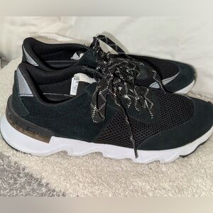 Sorel 8.5 Black and Gray Kinetic Sneakers